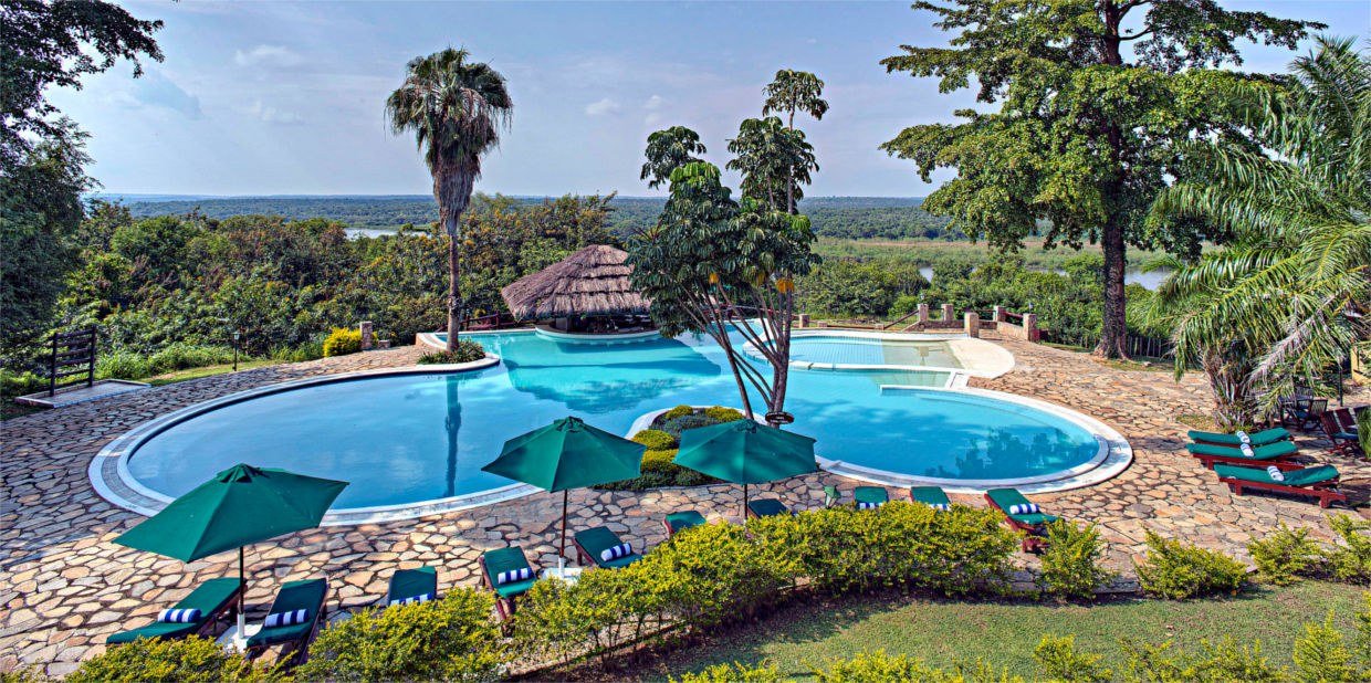 Zwembadterras van Paraa Safari Lodge met uitzicht op de Nijl-overstromingsvlakte, Murchison Falls